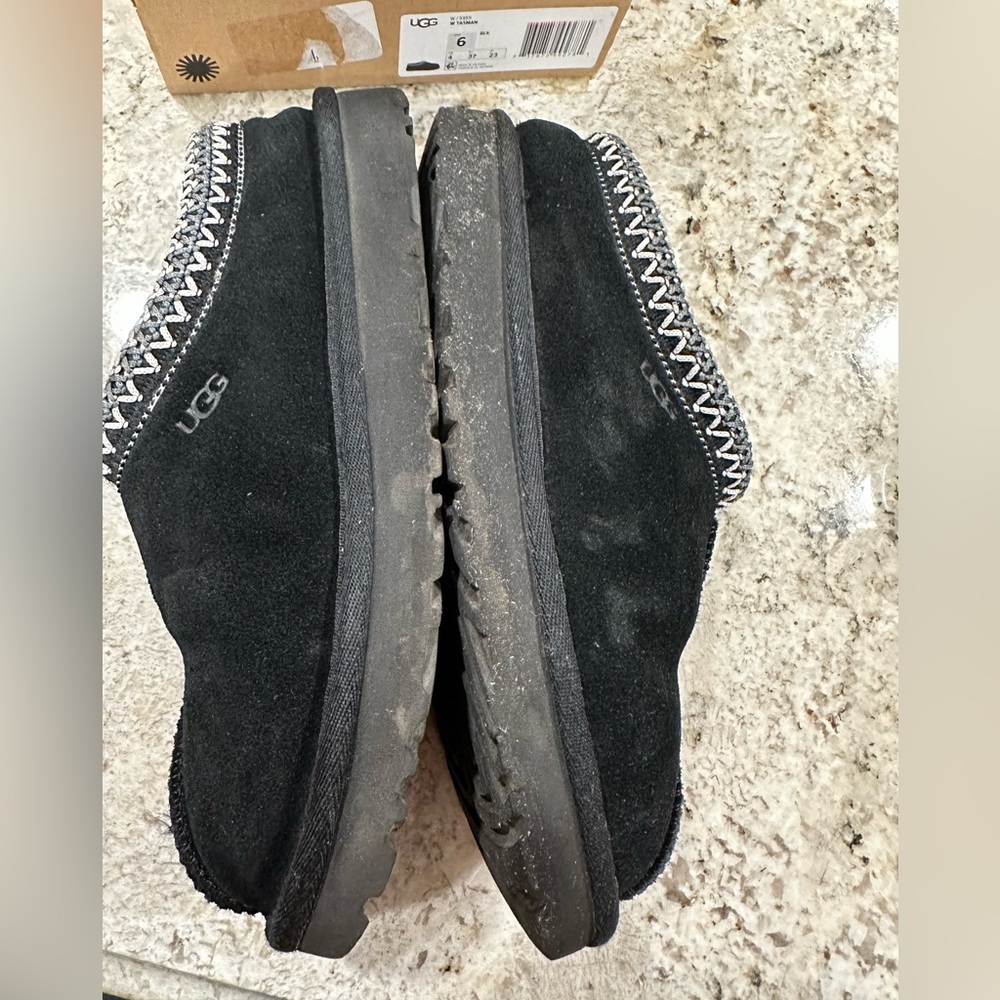UGG TASMAN BLACK WOMANS size 6 worn - Picture 9 of 10